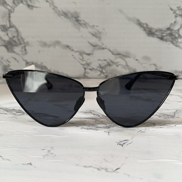 Le Specs Accessories - NWT LE SPECS LUXE CAT EYE SUNGLASSES HAND POLISHED